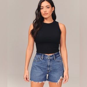 Abercrombie 4 inch High Rise Mom Short - 27